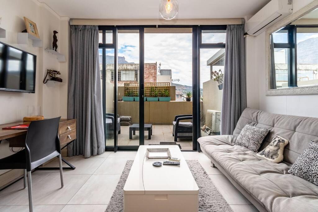 Apartament Four Seasons 818- Spacious Cbd Studio - Onsite Parking, Gym & Rooftop Pool Kapsztad Zewnętrze zdjęcie