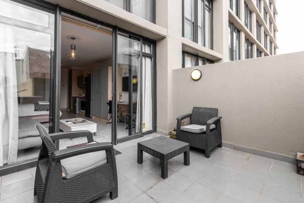 Apartament Four Seasons 818- Spacious Cbd Studio - Onsite Parking, Gym & Rooftop Pool Kapsztad Zewnętrze zdjęcie