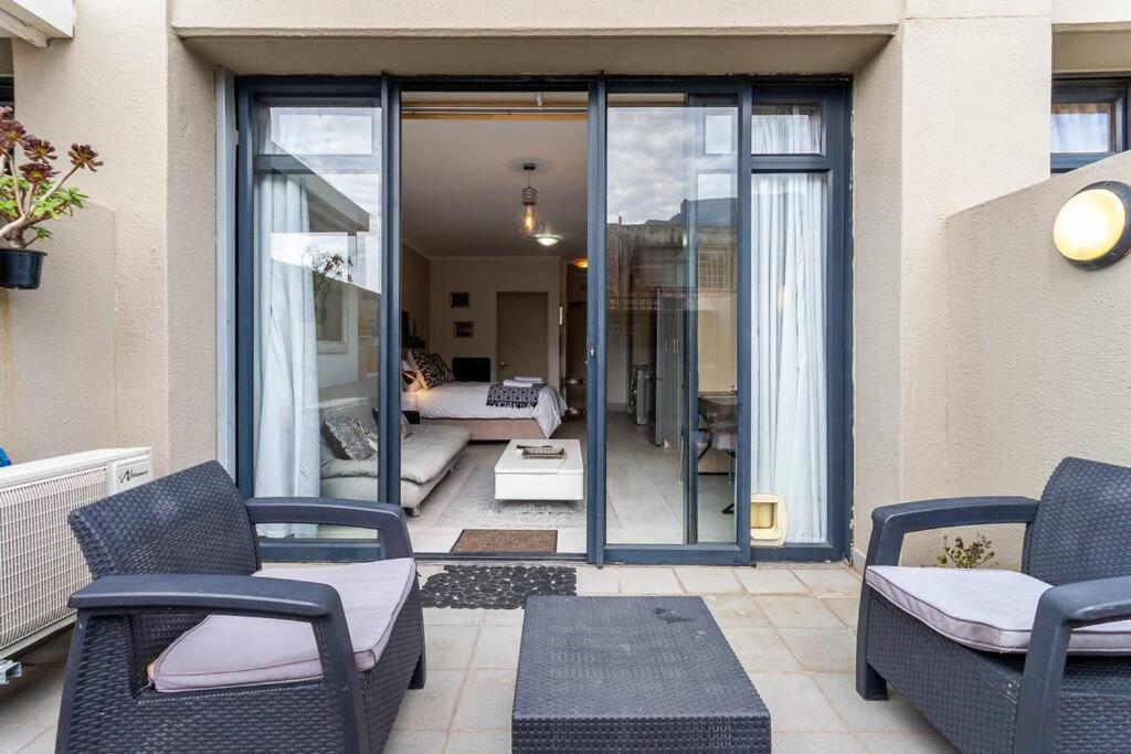 Apartament Four Seasons 818- Spacious Cbd Studio - Onsite Parking, Gym & Rooftop Pool Kapsztad Zewnętrze zdjęcie