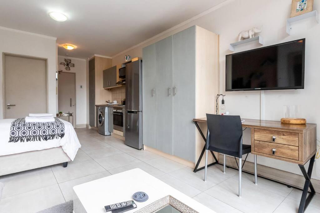 Apartament Four Seasons 818- Spacious Cbd Studio - Onsite Parking, Gym & Rooftop Pool Kapsztad Zewnętrze zdjęcie